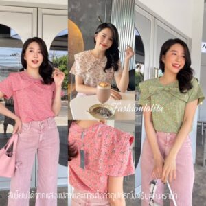 เสื้อยืดลายดอกสวยหวาน ดอกเล็กสุดคิ้วท์ ผ้ายืดหยุ่นดี เก๋ที่ช่วงอกแต่งโบว์ด้านหลังปกเก๋