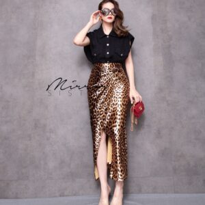 (นางแบบ ใส่ ชุด ขาย) Leopard Glam SKiRT สวยเฟียซ กระโปรงลายเสือ เอวแต่ง drap แต่งไขว้ผ่าแหวก ด้านหลังเอวสม็อกยืดได้