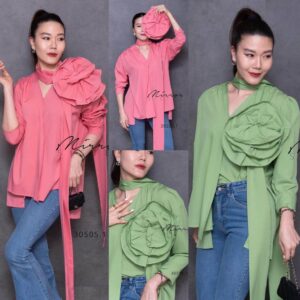 (MegaSALE) v2( นางแบบ ใส่ ชุด ขาย) 2 in 1 Rose Sweet xx Top เสื้อเก๋ๆ มาคู่เข็มกลัด ดอกโต เสื้อทรงหลวม คอวี