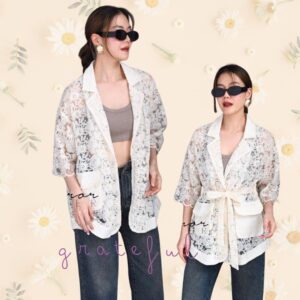 (นางแบบ ใส่ ชุด ขาย) V2 Vintage LacE blazer เสื้อเบลเซอร์ลูกไม้ เสื้อคลุมลูกไม้ สีครีม แต่งกระเป๋าสองข้าง มีสายผูกเอว