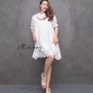 (นางแบบ ใส่ ชุด ขาย) Ms.misty Embroidery white DReSS เดรสสีขาว สวยสบายตา ดีเทลปักดอกไม้ น่ารัก สวยหวาน