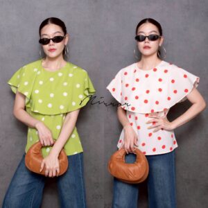 Mirror Sister (นางแบบ ใส่ ชุด ขาย) Polka dot Charm Ruffle Top – เสื้อลายจุดแต่งระบายทรงพอนโช่ ใส่ง่าย ไม่มีเอ้าท์