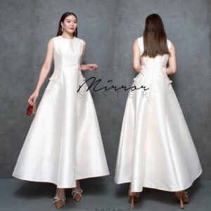 (นางแบบ ใส่ ชุด ขาย) Royal Aura Maxi Dress เดรสยาวหรูหรา เดรสเจ้าหญิง สีขาวผ้าไหมเหลือบ กระโปรงบาน แขนกุดคอกลม