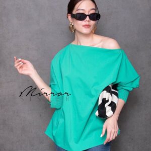 Mirror Sister BergeN GreeNy shoulder-off Top เสื้อไหล่ตก ทรงหลวม ใส่ง่าย แขนพองปลายแขนจั๊ม สีเขียว สวยเรียบเก๋