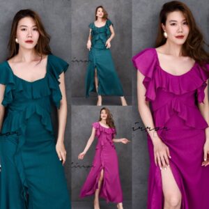(PROMOTION) (ธีม X-Mas) (นางแบบ ใส่ ชุด ขาย) XM Marina Merci Dress เดรสยาว คอระบาย เล่นระบายช่วงเอวและแขน ผ่าหน้า
